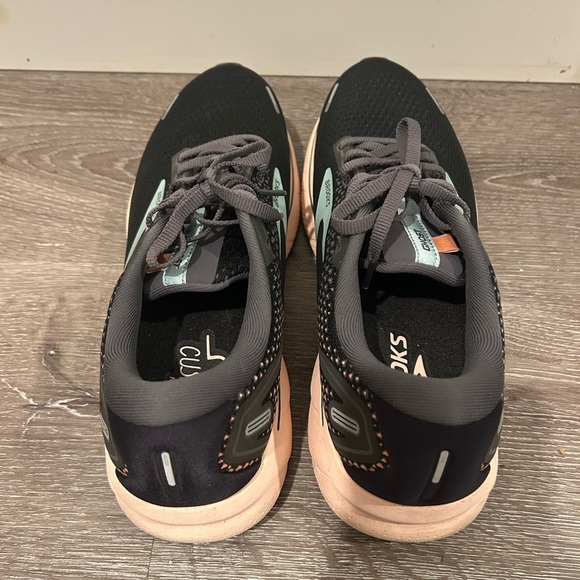 Brooks Ghost 14 Women's Black and Peach Color Way Athletic Shoes - Picture 2 of 5